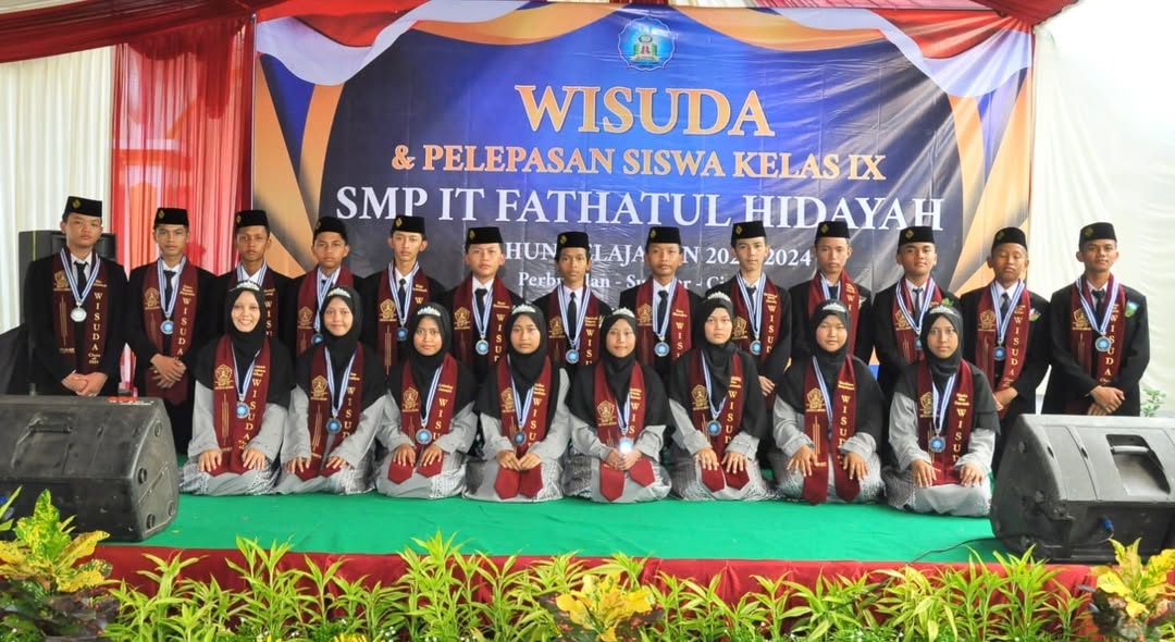 Wisuda Santri